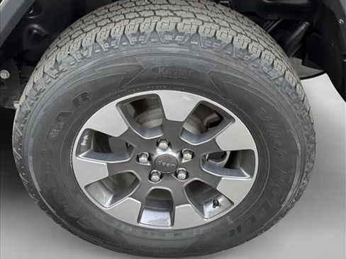 Used 2018 Jeep Wrangler Unlimited Sahara image 10