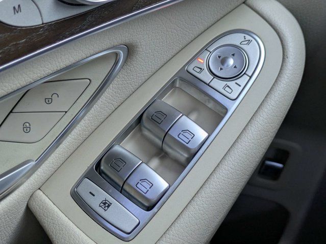 Used 2019 Mercedes-Benz GLC 300 4MATIC image 25