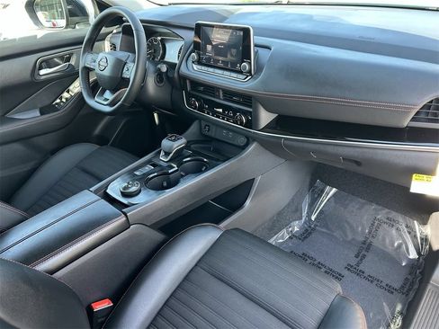 New 2026 Nissan Rogue SV AWD/4WD image 18