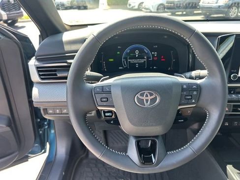 Used 2025 Toyota Camry SE w/ Convenience Package FWD image 19