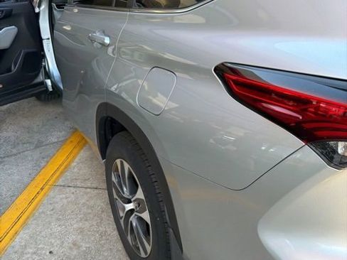 Used 2023 Toyota Highlander XLE image 10