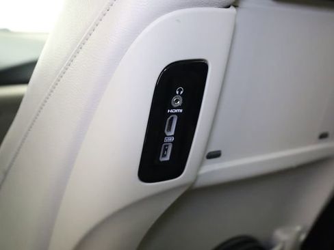 Used 2019 Chrysler Pacifica Touring-L Plus w/ Tire & Wheel Group FWD image 31
