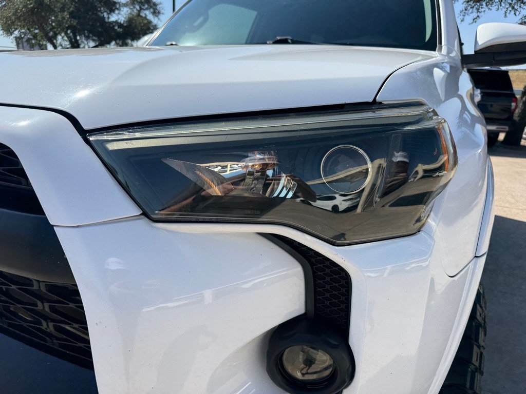 Used 2017 Toyota 4Runner SR5 AWD/4WD image 9