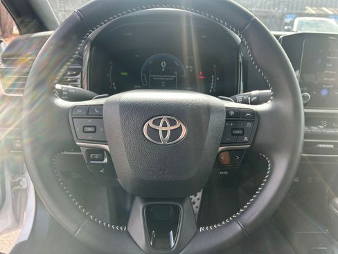 Used 2025 Toyota Camry SE image 25