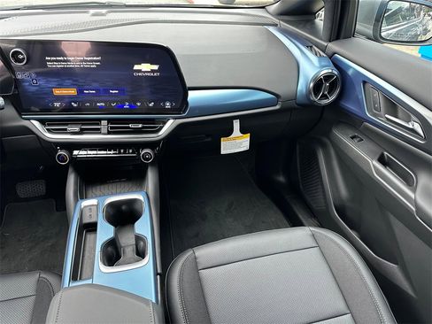 New 2026 Chevrolet Equinox EV LT image 18