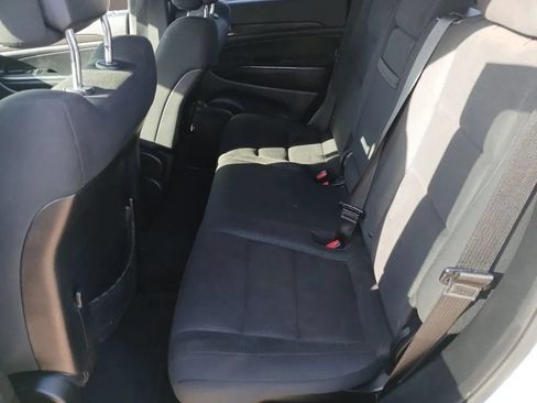 Used 2017 Jeep Grand Cherokee Laredo AWD/4WD image 13