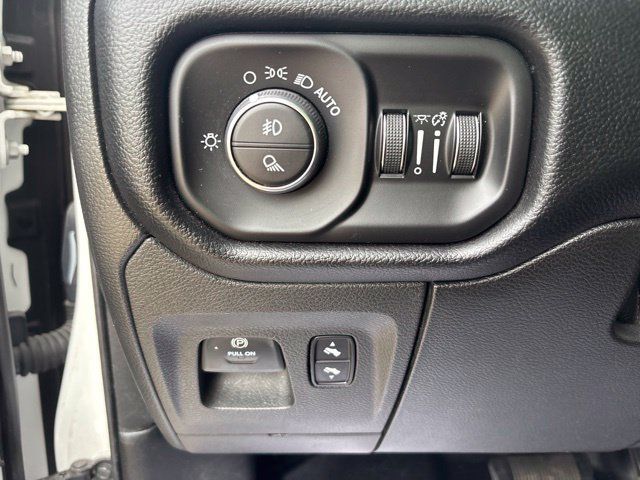 Used 2019 RAM 1500 Laramie AWD/4WD image 14