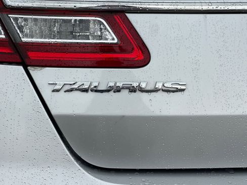 Used 2018 Ford Taurus SE image 30