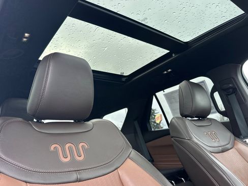 Used 2021 Ford Explorer King Ranch w/ Premium Technology Package image 17