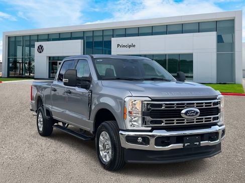 Used 2024 Ford F250 XLT image 2