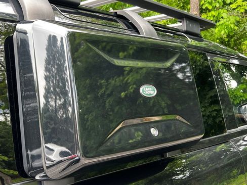 Used 2024 Land Rover Defender 90 X-Dynamic SE AWD/4WD image 9