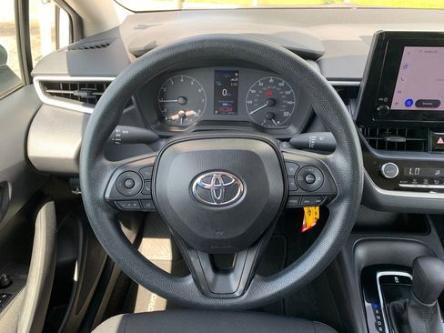 Used 2025 Toyota Corolla LE FWD image 9