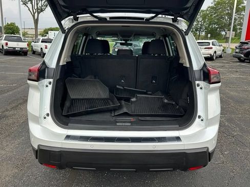Used 2025 Nissan Rogue SV AWD/4WD image 14