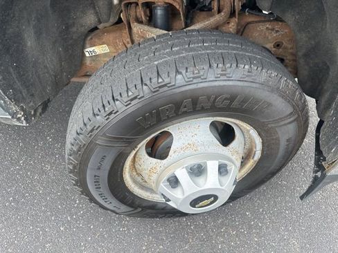 Used 2017 Chevrolet Silverado 3500 W/T w/ Snow Plow Prep Package image 10