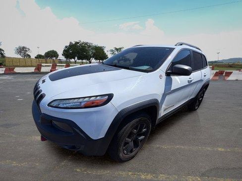 Used 2016 Jeep Cherokee Trailhawk w/ Comfort/Convenience Group AWD/4WD image 5