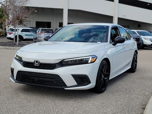 Used 2023 Honda Civic Sport image 3