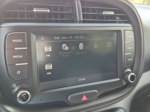 Used 2025 Kia Soul LX w/ LX Technology Package FWD image 15