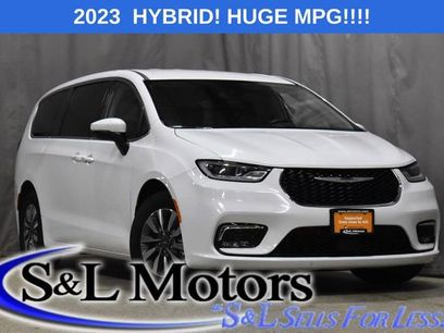Used 2023 Chrysler Pacifica Touring-L