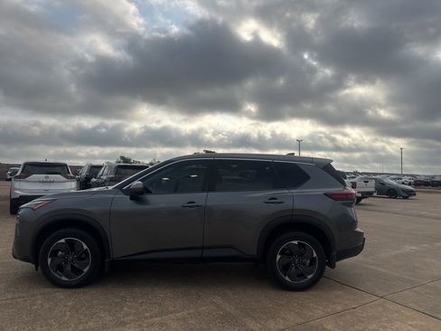 Used 2024 Nissan Rogue SV image 12