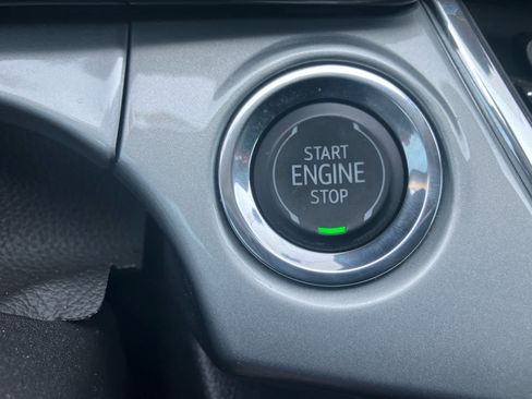 Used 2025 Chevrolet Trax LT FWD image 23