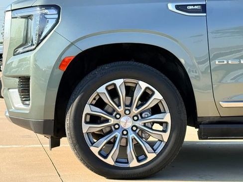 Used 2024 GMC Yukon XL Denali RWD image 9