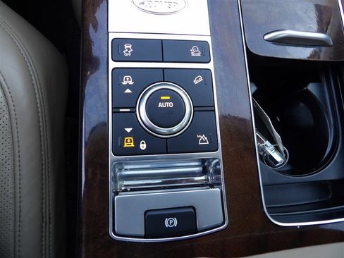 Used 2019 Land Rover Range Rover HSE image 18