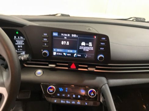 Used 2022 Hyundai Elantra Blue image 15