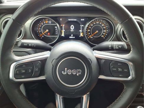 Used 2023 Jeep Gladiator Overland AWD/4WD image 15