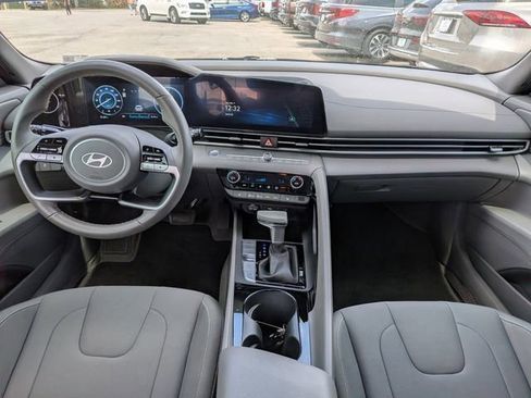 Certified 2025 Hyundai Elantra SEL FWD image 14