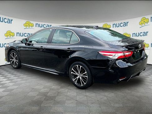 Used 2020 Toyota Camry SE FWD image 5