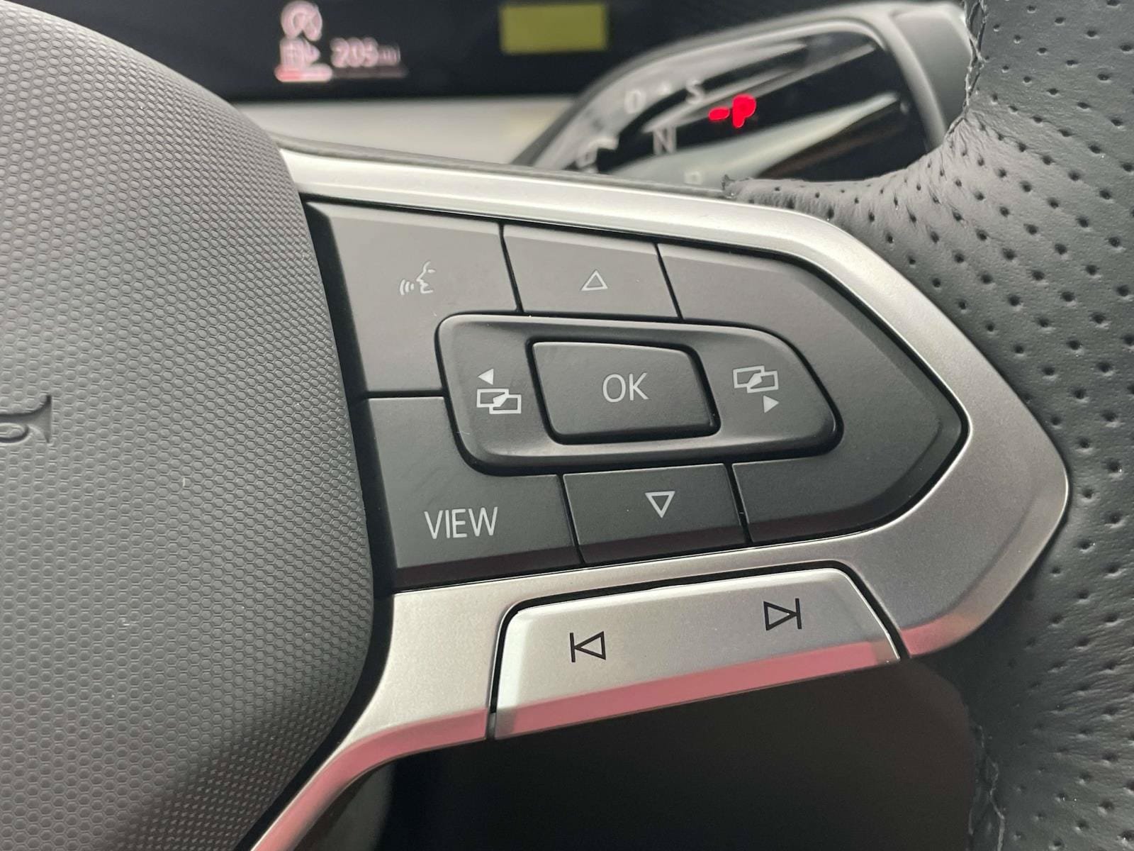 New 2026 Volkswagen Tiguan SE R-Line FWD image 23
