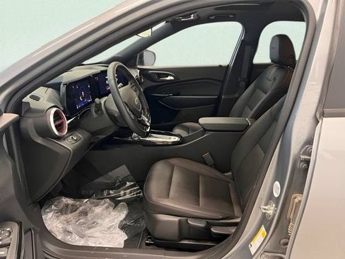 Certified 2024 Chevrolet Trax RS w/ Sunroof Package FWD image 13