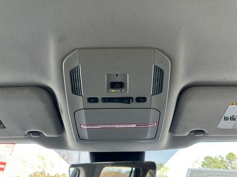 Used 2024 Toyota Highlander LE FWD image 28