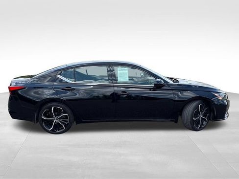 Certified 2023 Nissan Altima 2.5 SR FWD image 9