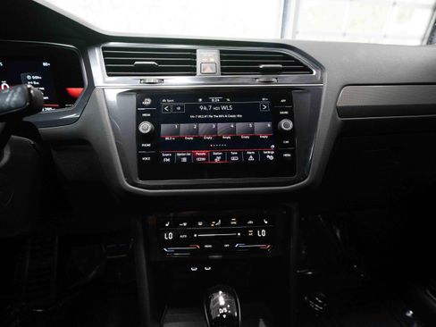 Used 2022 Volkswagen Tiguan SE R-Line AWD/4WD image 17