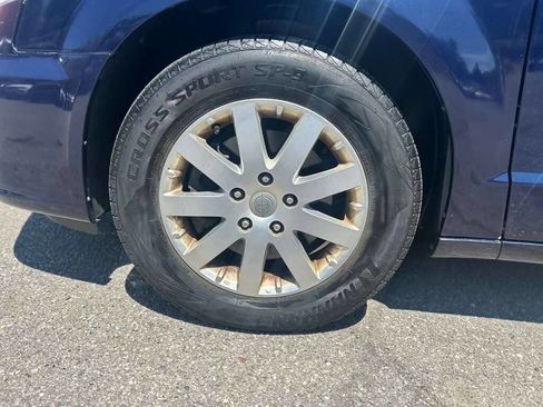 Used 2014 Chrysler Town & Country Touring w/ Driver Convenience Group FWD image 9