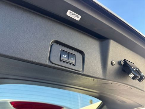 Used 2025 Nissan Rogue SV image 23