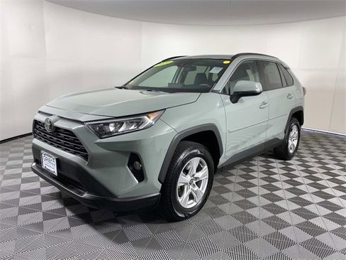 Used 2021 Toyota RAV4 XLE w/ Convenience Package image 4