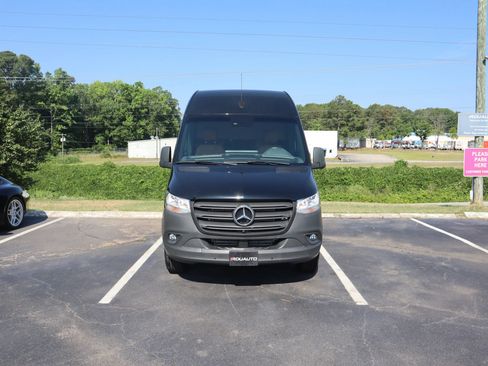 Used 2021 Mercedes-Benz Sprinter 2500 image 12