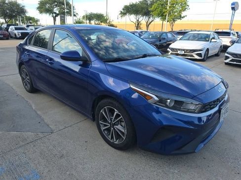 Used 2022 Kia Forte LXS FWD image 4