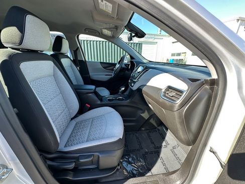 Used 2022 Chevrolet Equinox LT image 25