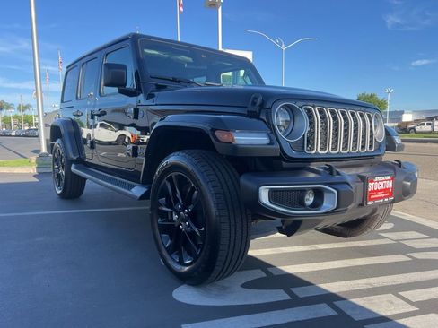 Used 2025 Jeep Wrangler Sahara 4xe image 6