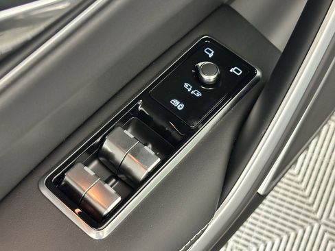 Used 2026 Jaguar F-PACE R-Dynamic S image 21