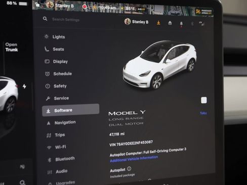 Used 2022 Tesla Model Y Long Range image 17