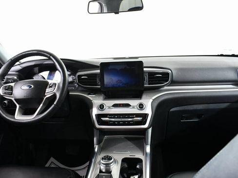 Used 2023 Ford Explorer XLT w/ Equipment Group 202A image 7