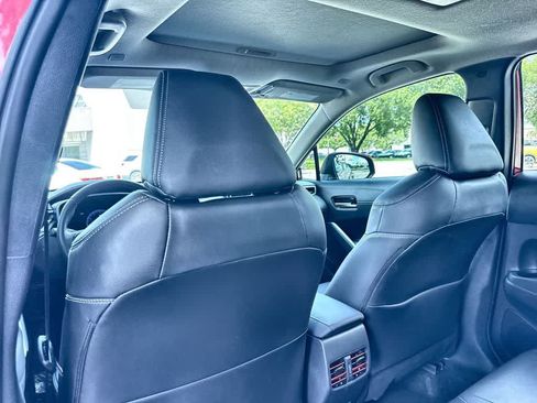 Used 2023 Toyota Corolla Cross XLE w/ Convenience Package FWD image 23
