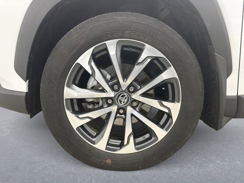 Used 2023 Toyota Corolla Cross XLE w/ Convenience Package image 25