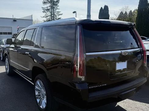 Used 2018 Cadillac Escalade ESV Platinum image 4
