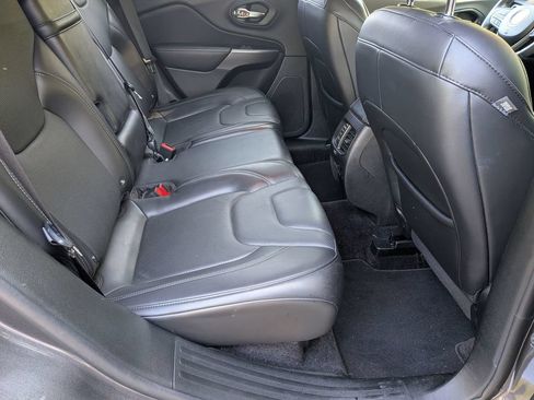 Used 2019 Jeep Cherokee Limited AWD/4WD image 32