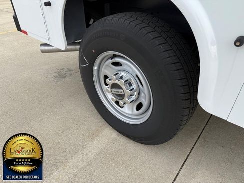 Used 2023 Ford F250 XL w/ XL Chrome Package image 18